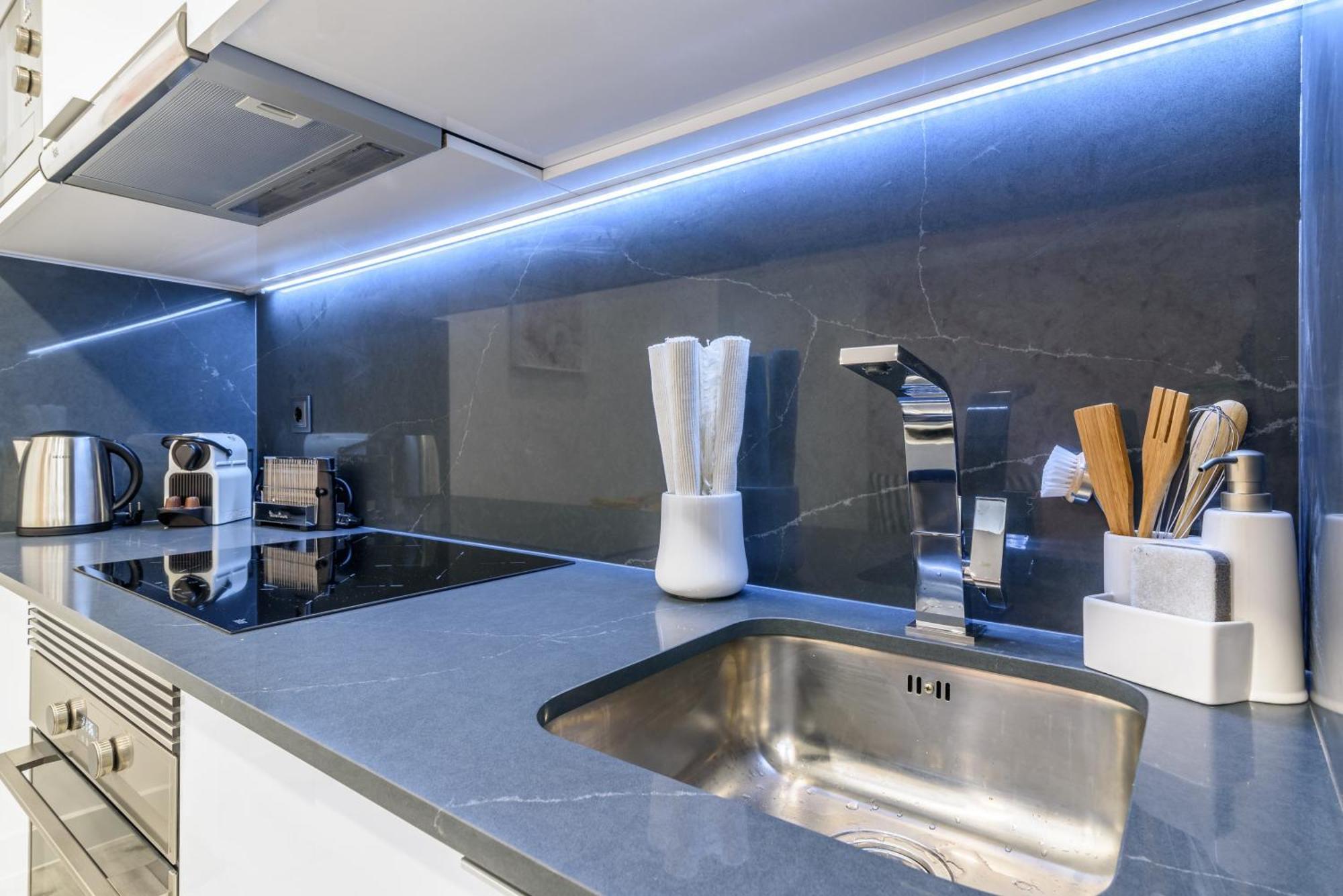 Whome City Chic Escape: Your Stylish Haven In Downtown Lisboa Eksteriør billede