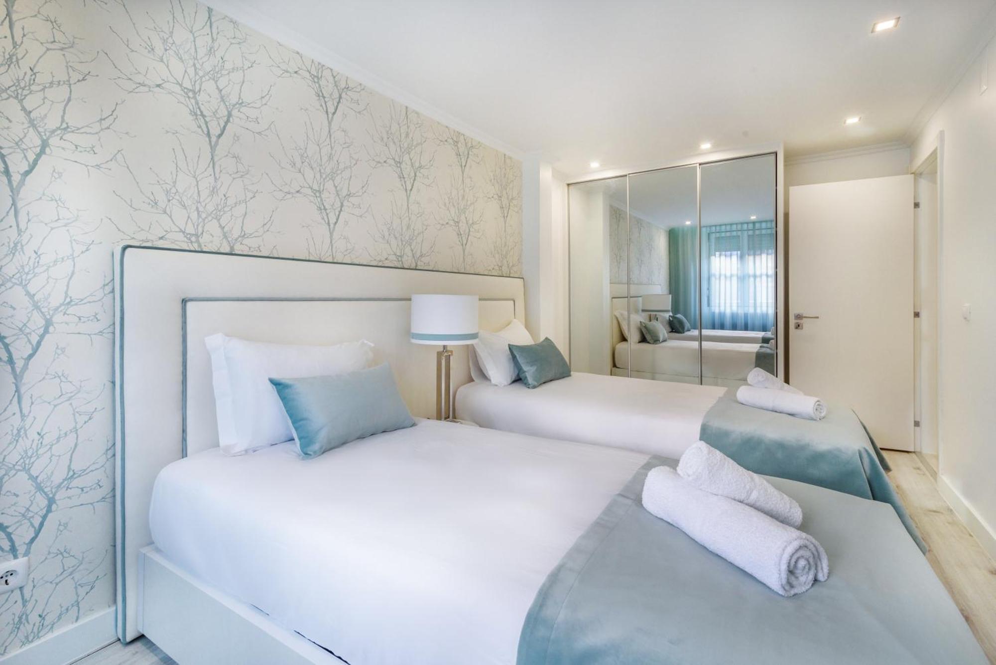 Whome City Chic Escape: Your Stylish Haven In Downtown Lisboa Eksteriør billede