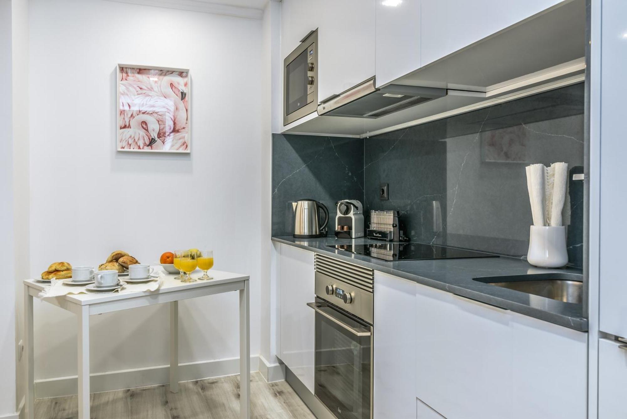 Whome City Chic Escape: Your Stylish Haven In Downtown Lisboa Eksteriør billede
