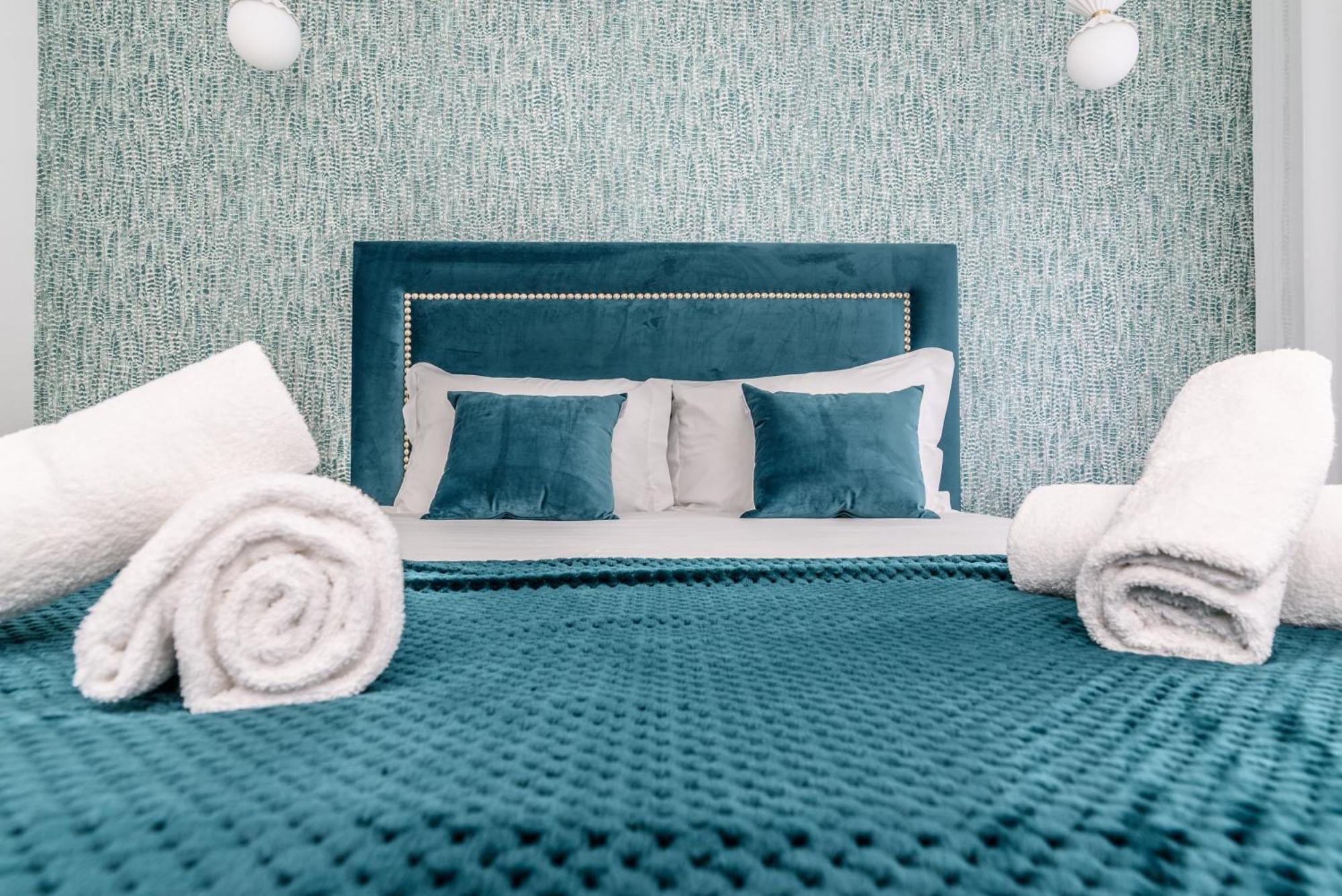 Whome City Chic Escape: Your Stylish Haven In Downtown Lisboa Eksteriør billede